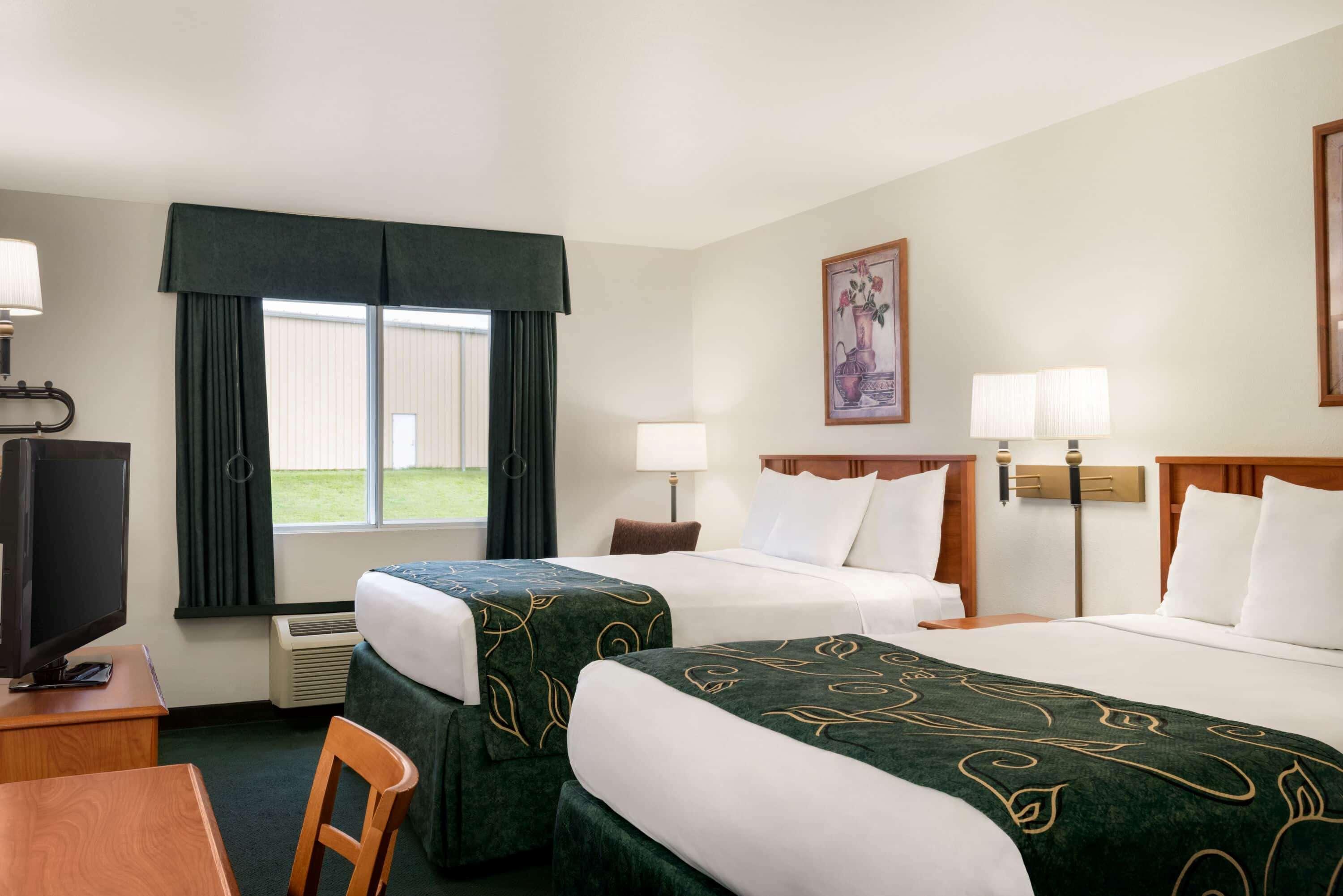 Travelodge By Wyndham Clinton Valley West Court Dış mekan fotoğraf