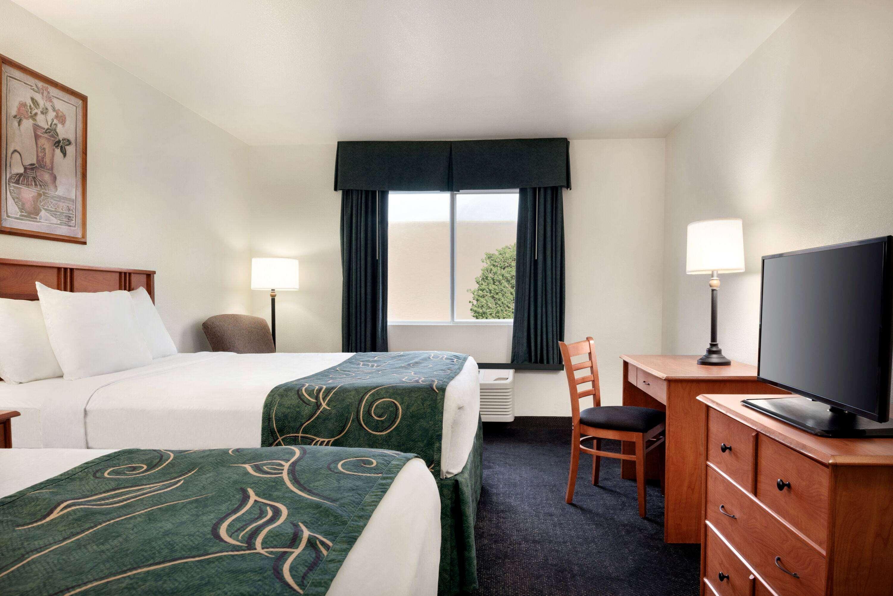 Travelodge By Wyndham Clinton Valley West Court Dış mekan fotoğraf