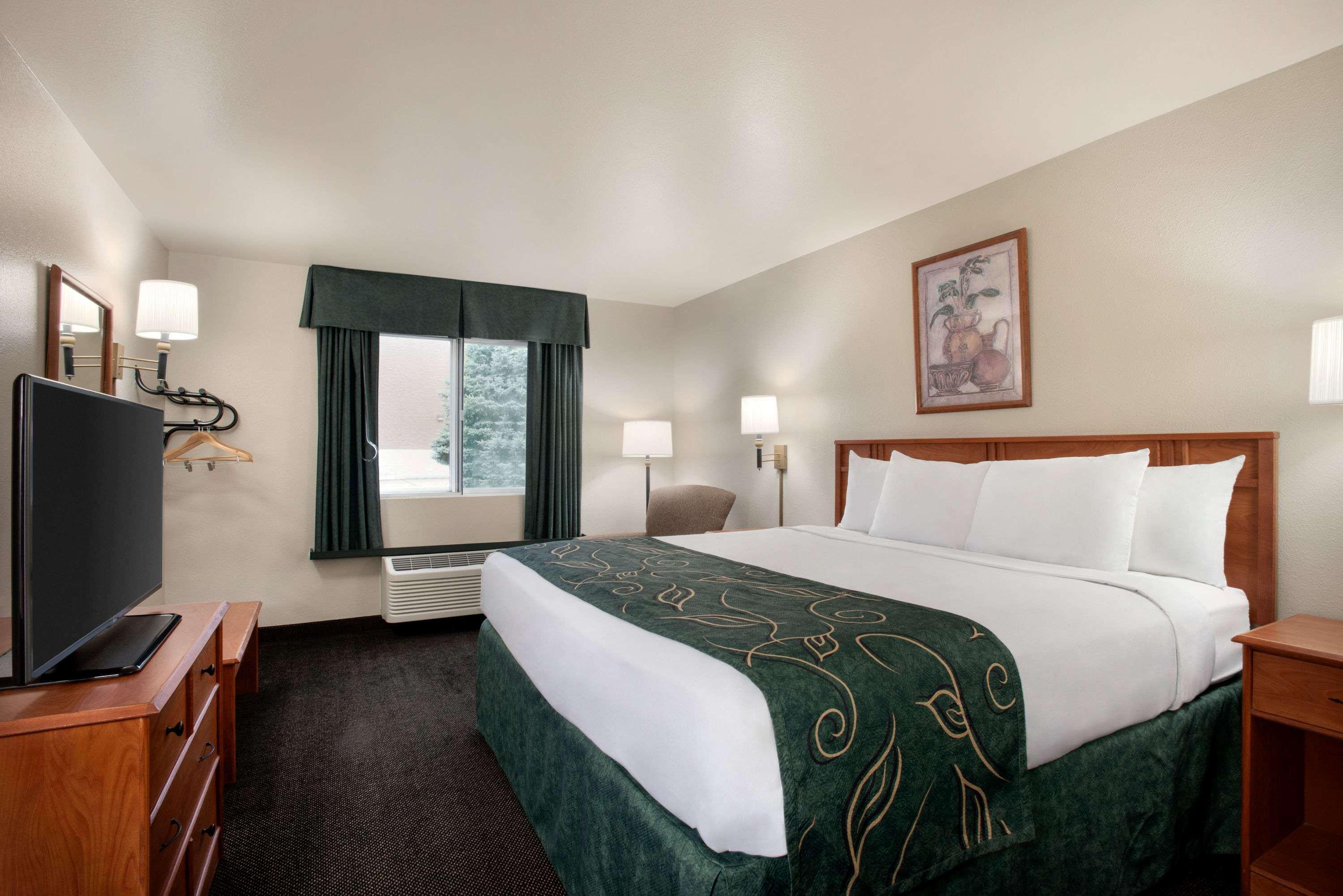 Travelodge By Wyndham Clinton Valley West Court Dış mekan fotoğraf