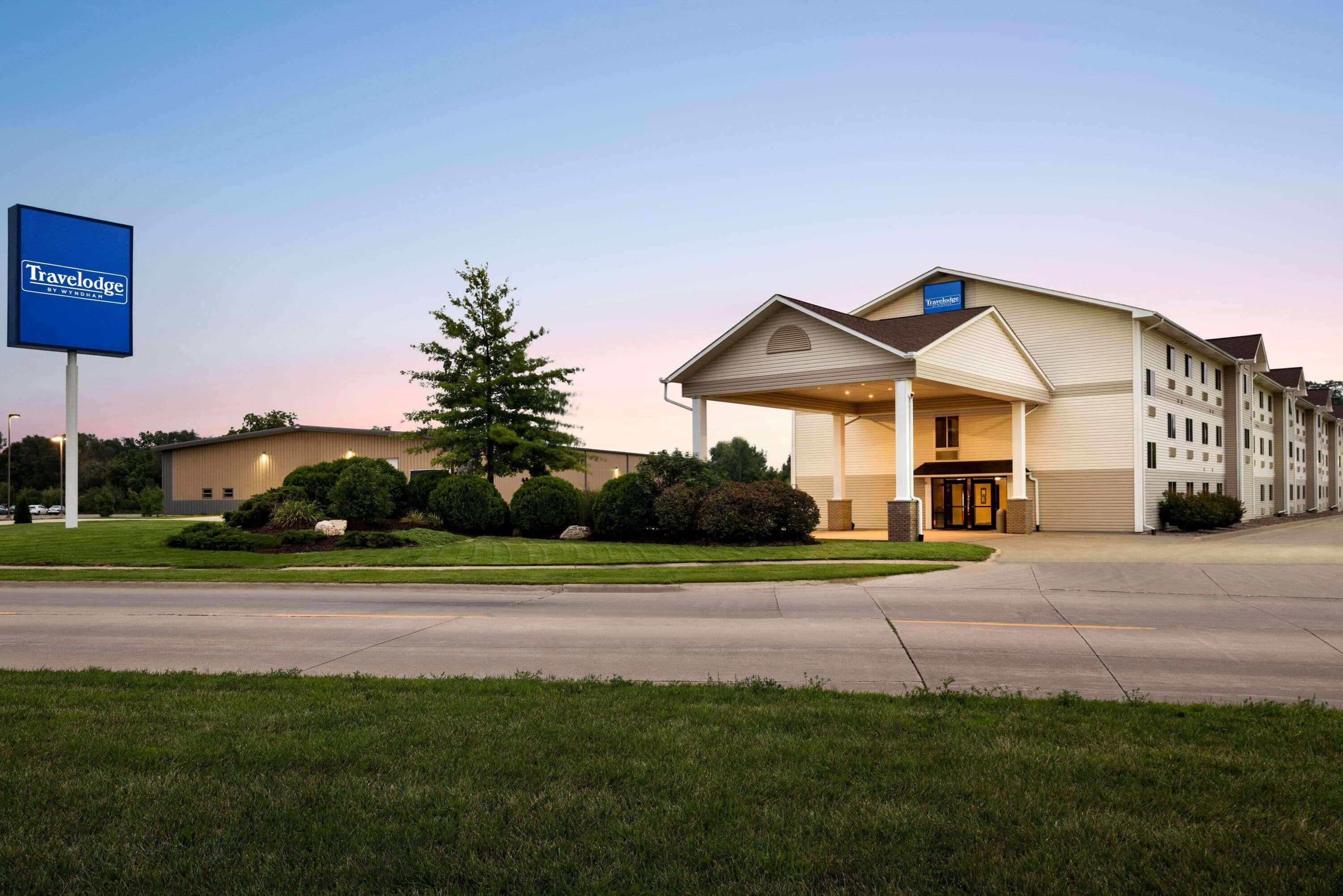 Travelodge By Wyndham Clinton Valley West Court Dış mekan fotoğraf