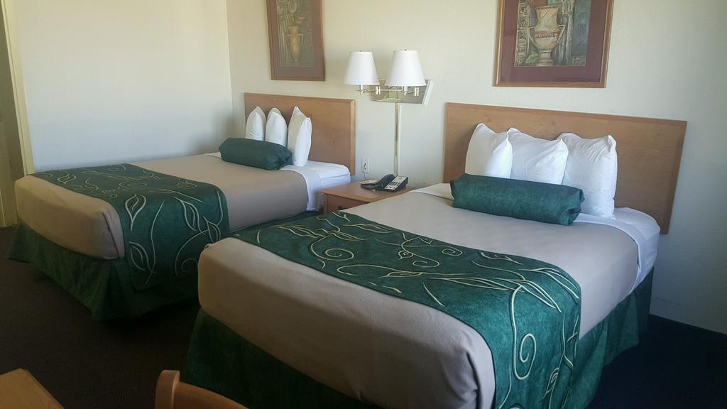 Travelodge By Wyndham Clinton Valley West Court Dış mekan fotoğraf