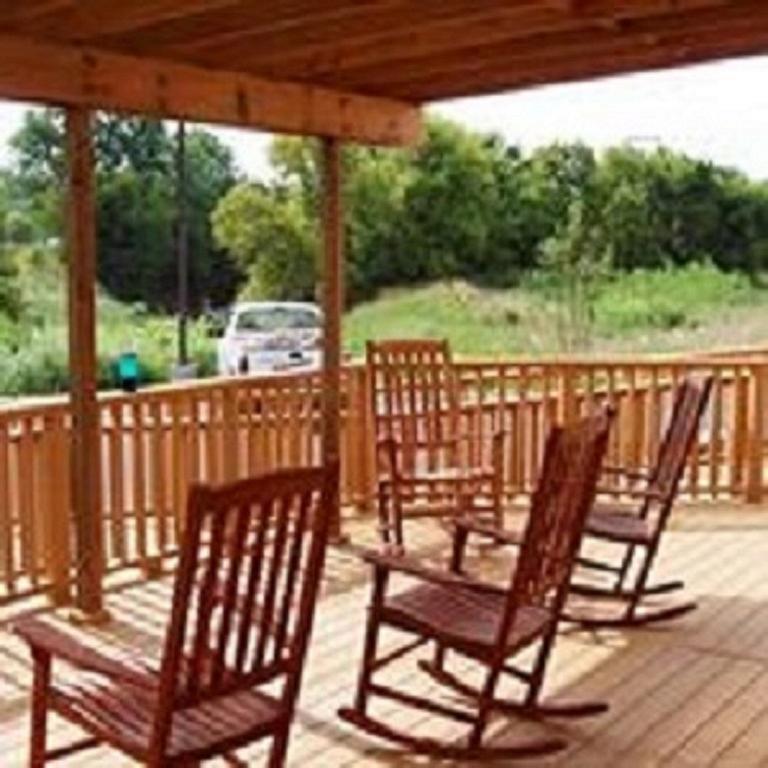 Travelodge By Wyndham Clinton Valley West Court Dış mekan fotoğraf