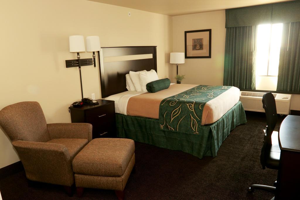 Travelodge By Wyndham Clinton Valley West Court Dış mekan fotoğraf